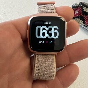 Rose Gold Fitbit Versa w/ adjustable strap
